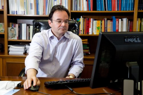 ΜΕΡΟΣ Α’: Η επαναδιαπραγμάτευση του χρέους θα ήταν καταστροφική, λέει ο Γ.Παπακωνσταντίνου