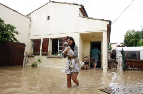 Νεκροί, αγνοούμενοι και εγκλωβισμένοι, από πλημμύρες στη νότια Γαλλία