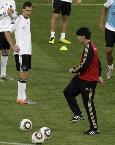 Έντονη κριτική από τον Τύπο της Γερμανίας σε Κλόζε, Ποντόλσκι και Λεβ