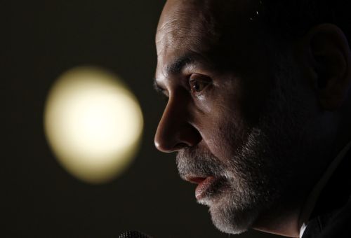 Απομακρύνεται το ενδεχόμενο ύφεσης «με διπλό πάτο», εκτιμά ο Μπεν Μπερνάνκι
