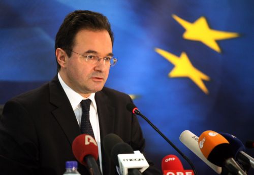 Ο υπουργός Οικονομικών Γ. Παπακωνσταντίνου απαντά στις ερωτήσεις σας