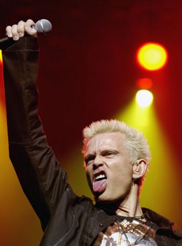 Στο γήπεδο του Taekwondo μεταφέρεται η συναυλία Billy Idol και Stranglers