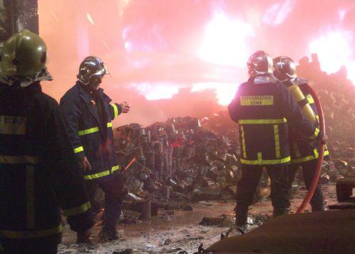 Πυρκαγιά σε εργοστάσιο με εύφλεκτα υλικά στο Κορωπί