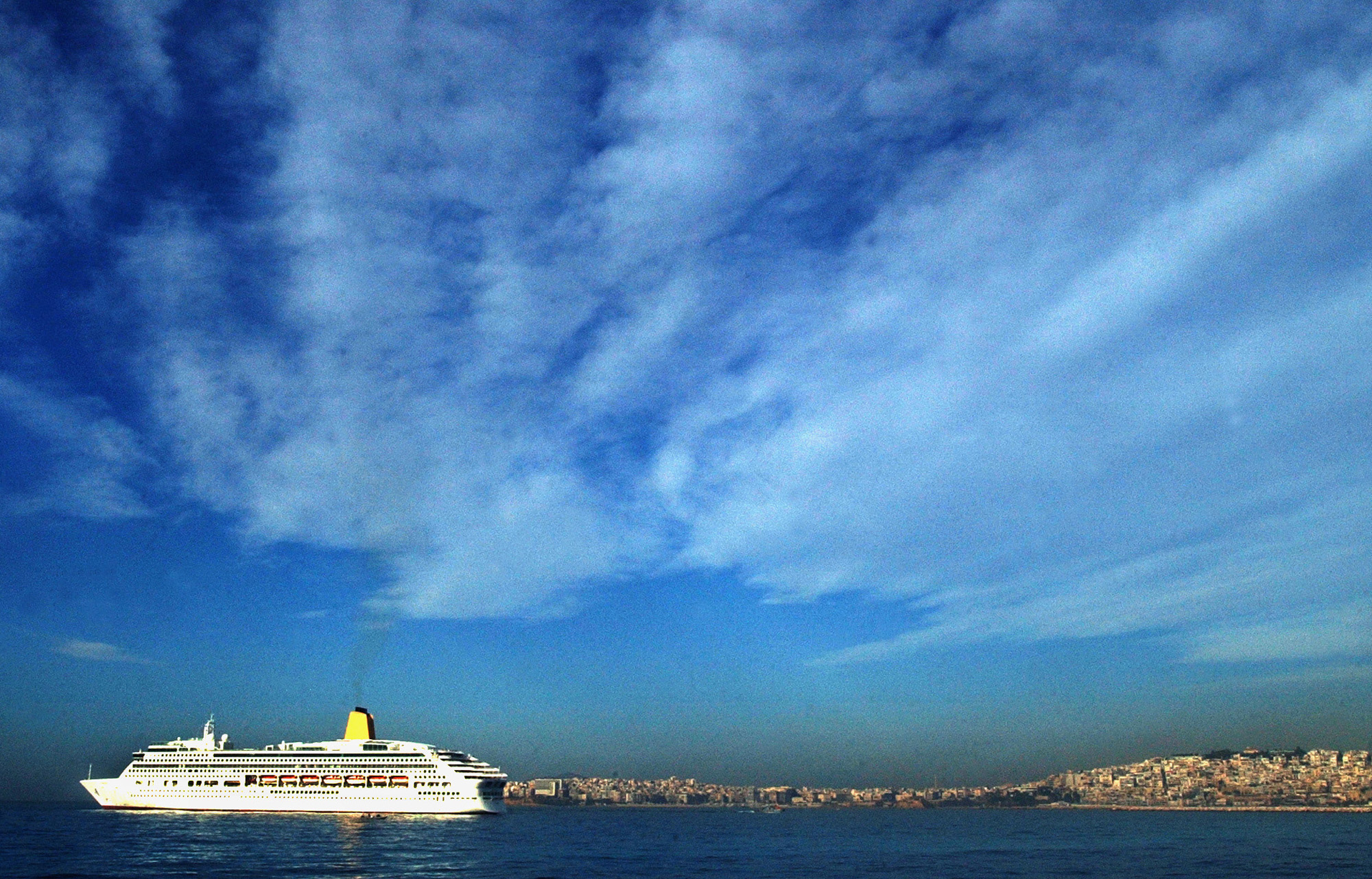 Παρέμβαση του πρωθυπουργού για τα κρουαζιερόπλοια στον Πειραιά ζητούν οι φορείς