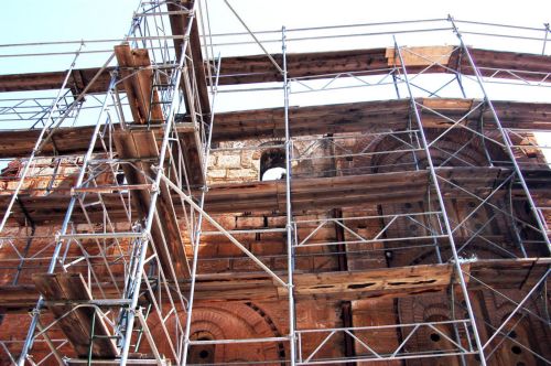 Στη Βουλή η στασιμότητα στην αποκατάσταση της Μονής Δαφνίου