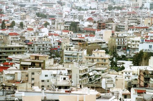 Η Σχολή Καλών Τεχνών αλλάζει την όψη κτηρίων σε Αθήνα και Πειραιά