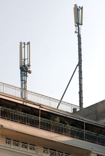 Οι κεραίες κινητής τηλεφωνίας «δεν συνδέονται με τον παιδικό καρκίνο»