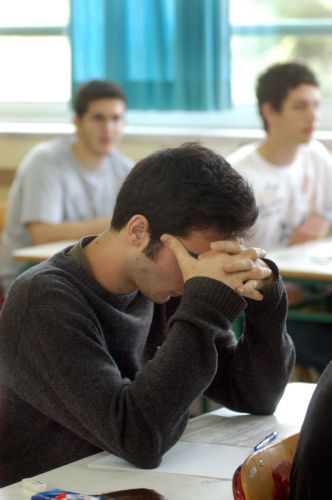 Συνεχίζεται η αγωνία χιλιάδων υποψηφίων μετά την παράταση της αποχής των βαθμολογητών