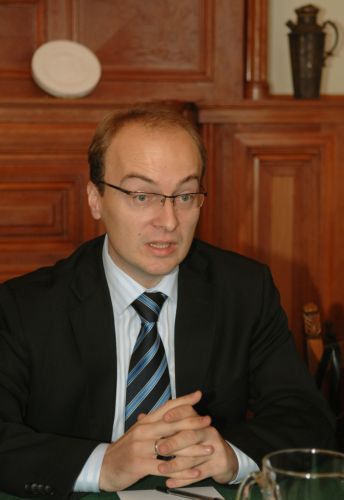 «Παράλογες πιέσεις» για την ονομασία δηλώνει ότι δέχεται η ΠΓΔΜ