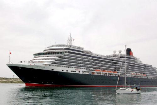 Τα κρουαζιερόπλοια «δένουν» τώρα στο Κατάκολο