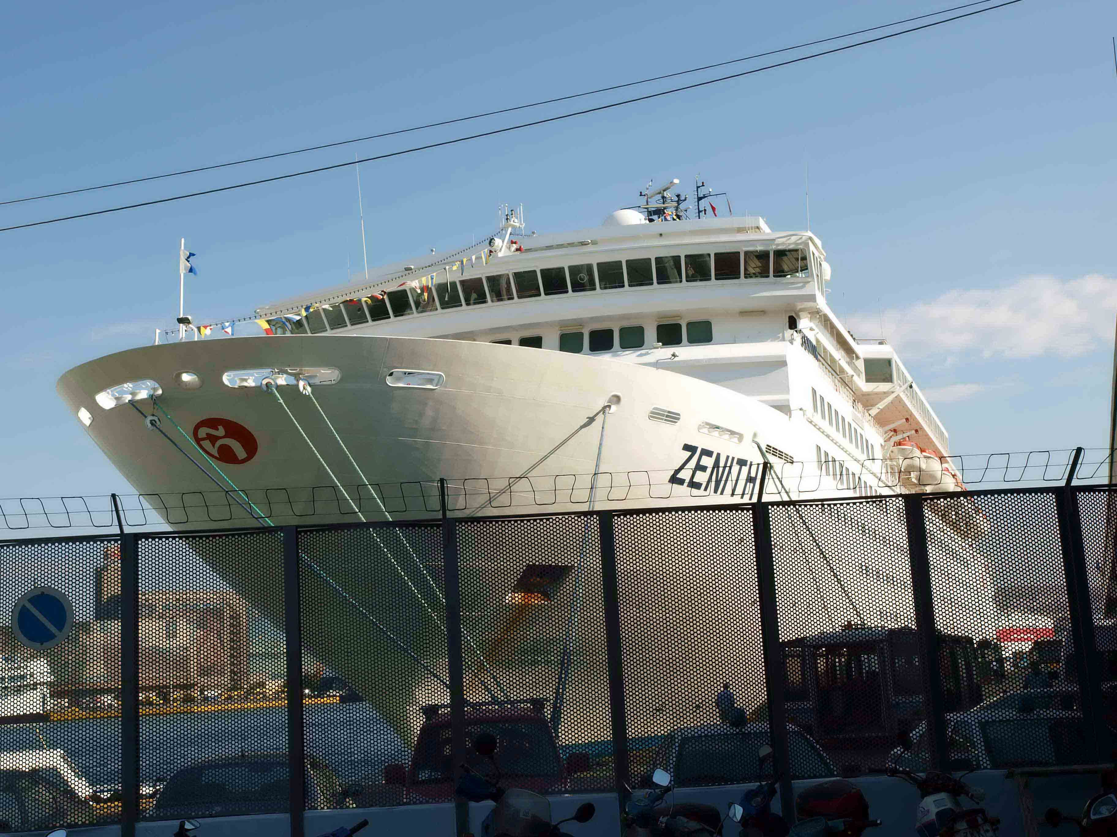 Μπλόκο της ΠΝΟ στο κρουαζιερόπλοιο Zenith στις 7 Ιουνίου