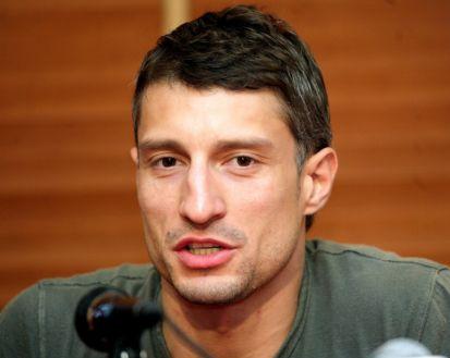 Η «Φενέρ» παρουσίασε τον Μίλκοβιτς, στην Ζιράτ Χάλμπανκ ο Τόσερ