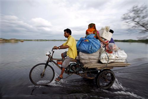 Δεκάδες νεκροί από κατολισθήσεις στο Μπαγκλαντές μετά από καταρρακτώδεις βροχές