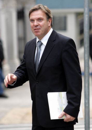 «Φλυαρούν οι καταστροφείς της χώρας» λέει η κυβέρνηση για την ομιλία Σαμαρά