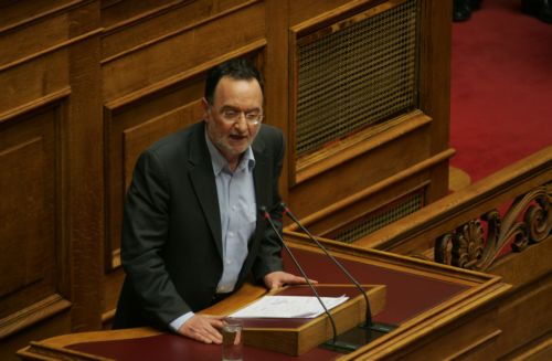 «Όλα είναι γνωστά» απαντά το ΥΠΟΙΚ για κρυφές ρυθμίσεις στο Μνημόνιο