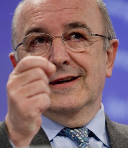 Ισπανικές και ελληνικές τράπεζες ίσως ζητήσουν βοήθεια, εκτιμά ο Αλμούνια