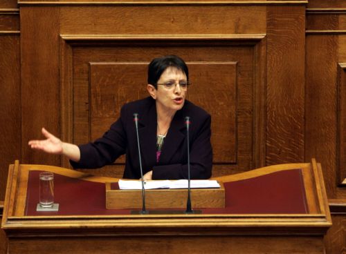 Συζήτηση στη Βουλή για τα εργασιακά και κοινωνικά δικαιώματα ζητά η Αλ.Παπαρήγα