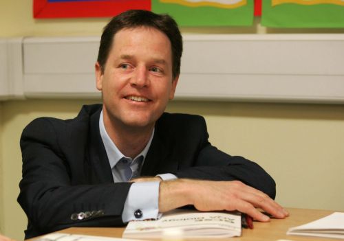 Αντιμέτωποι με διαρροή ψηφοφόρων οι Φιλελεύθερων στη Βρετανία μετά τα οικονομικά μέτρα