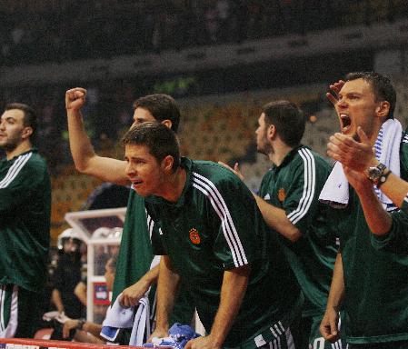 Η υποδοχή στο ΟΑΚΑ και τα πανηγύρια στα αποδυτήρια του ΣΕΦ