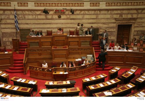 Υπομνήματα και αιχμηρές τοποθετήσεις στην Βουλή λίγο πριν τη ψηφοφορία για το Βατοπαίδι