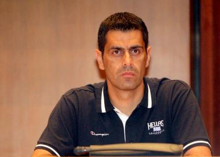 Ο Δημήτρης Καζάζης η… ελληνική λύση για τον πάγκο του Ολυμπιακού