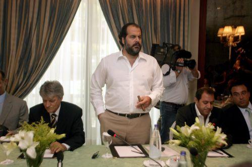 Αποχώρηση Ζολώτα από τον πολυμετοχικό με αιχμές κατά Τζίγγερ