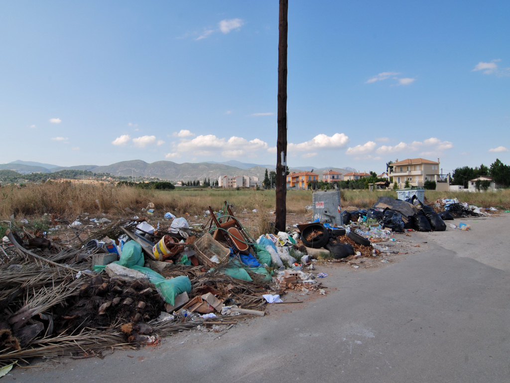 Δρόμοι-σκουπιδότοποι στον Ωρωπό