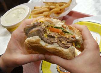 Πρόχειρο φαγητό προτιμά η νεολαία