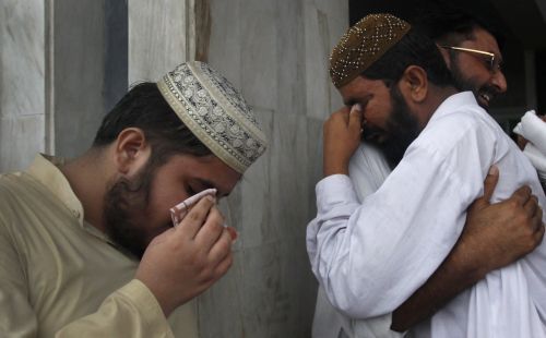 Θρήνος στο Πακιστάν μετά την αεροπορική τραγωδία με τους 152 νεκρούς