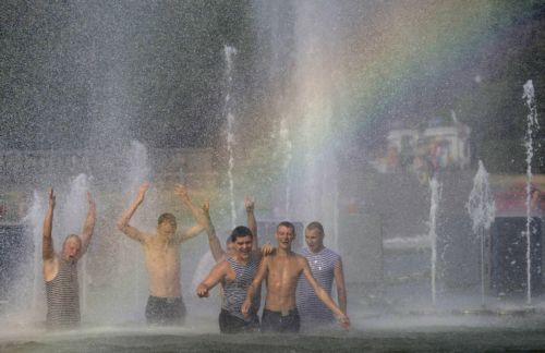 Πυκνό νέφος, πυρκαγιές και καύσωνας «πνίγουν» τη Ρωσία