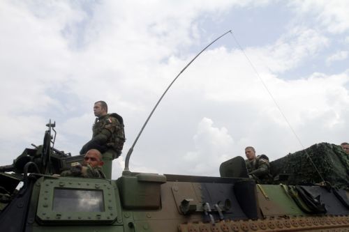 Κατά του διεθνούς παράγοντα στρέφεται η Σερβία μετά την επίθεση στη Μιτρόβιτσα