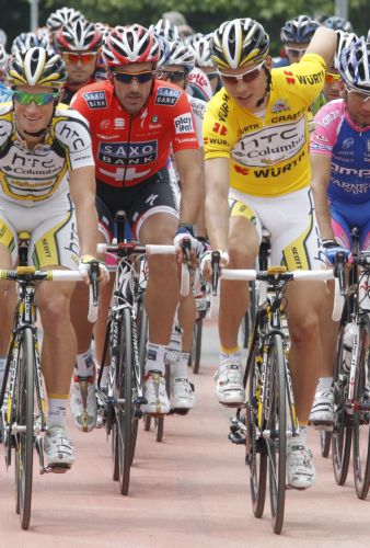 H HTC αλλάζει τις AMOLED με τις Super LCD