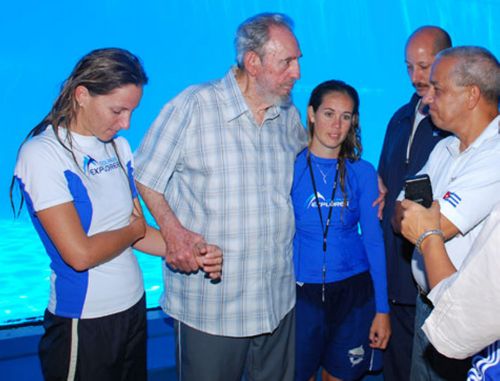 Με «πράσινο» μήνυμα η τέταρτη συνεχόμενη εμφάνιση του Φιντέλ Κάστρο