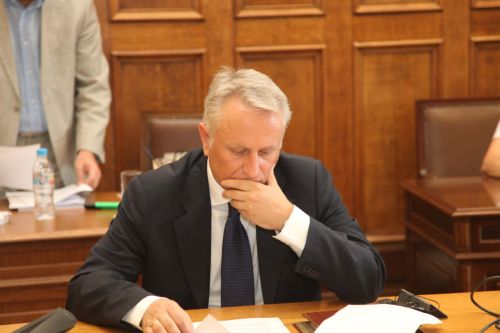 Προς κατάργηση ο «Θησέας» για τον περιορισμό των εξόδων των ΟΤΑ