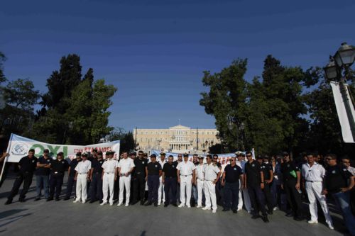 Ένστολη διαμαρτύρια στο Σύνταγμα πραγματοποίησαν οι εργαζόμενοι στα σώματα ασφαλείας