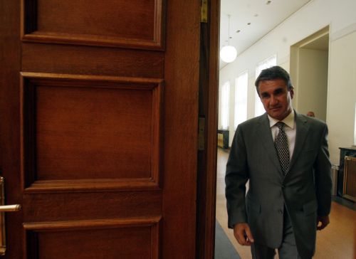 Αναδιατύπωση της επίμαχης τροπολογίας για τις αποφάσεις της Διατησίας περί αυξήσεων