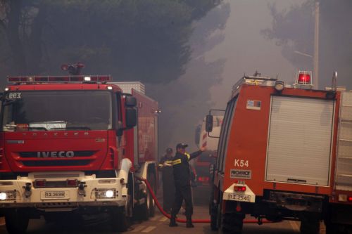 Υπό μερικό έλεγχο πυρκαγιά σε δασική έκταση στη Λευκάδα