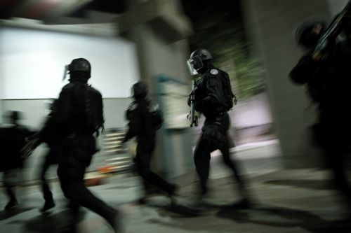 Νέα επεισόδια μεταξύ αστυνομικών και νεαρών στη Γκρενόμπλ