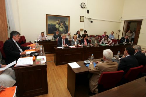 Πλειάδα πολιτικών προσώπων και οικονομικών παραγόντων στην Εξεταστική για τα Ομόλογα