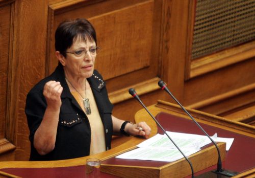 Το ΚΚΕ δεν θα εφαρμόσει το νόμο για τα κουπόνια, δηλώνει η Αλέκα Παπαρήγα