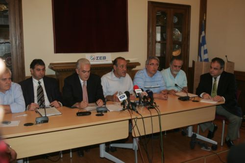 Επικροτούν κυβέρνηση και ΝΔ τη συμφωνία για την Εθνική Συλλογική Σύμβαση