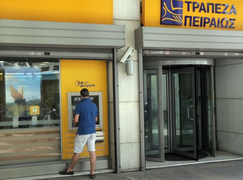 «Έξυπνη κίνηση» η προσφορά της Πειραιώς, σχολιάζει ο διεθνής Τύπος