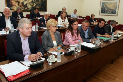 Δικαστική συνδρομή ζητά από το Λονδίνο η Εξεταστική για τα ομόλογα