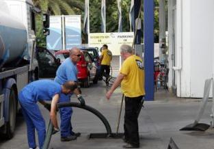 Με απεργιακές κινητοποιήσεις απειλούν και οι πρατηριούχοι