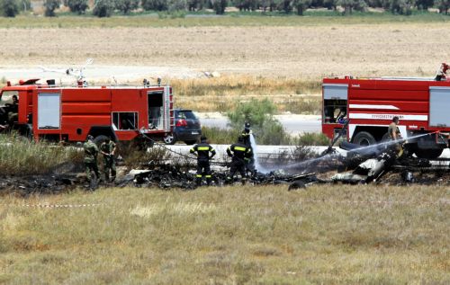 Νεκροί δύο χειριστές στρατιωτικού ελικοπτέρου που κατέπεσε στην Πάχη Μεγάρων