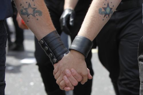 «Ναι» στη χορήγηση ασύλου σε ομοφυλόφιλους πρόσφυγες λέει η Βρετανία