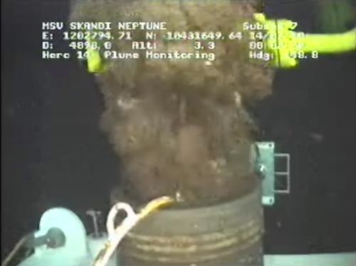 Φωτομοντάζ σε εικόνα από το κέντρο διαχείρισης κρίσης παραδέχεται η BP