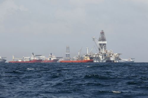 Διακόπτονται προσωρινά οι προσπάθειες τερματισμού της διαρροής πετρελαίου στον Κόλπο του Μεξικού