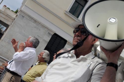 Ανασφάλεια και απαξίωση των κομμάτων δείχνει πανελλαδική δημοσκόπηση