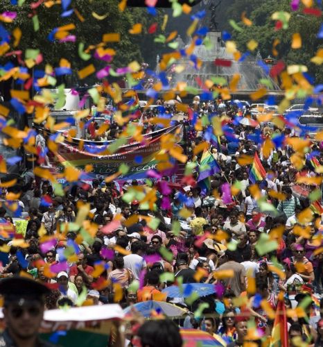 Μήνα του μέλιτος προσφέρει το Μεξικό για τον πρώτο αργεντινό γάμο ομοφύλων